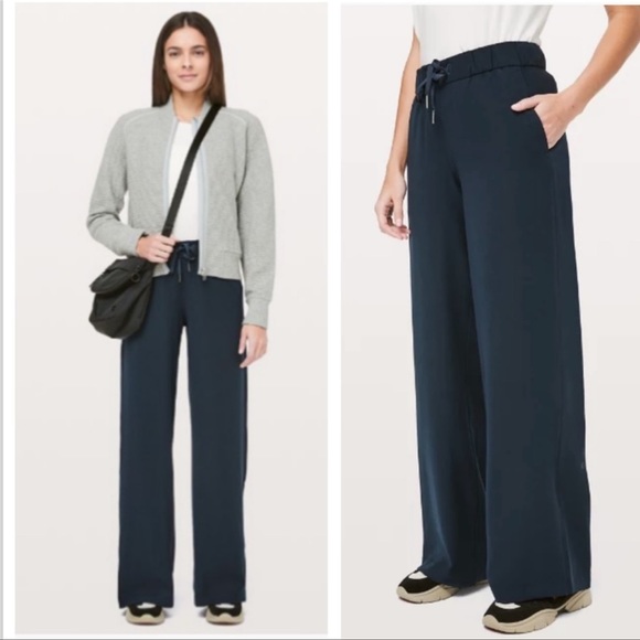 lululemon athletica Pants - LULULEMON On the Fly Wide Leg Woven Pant in Size 2